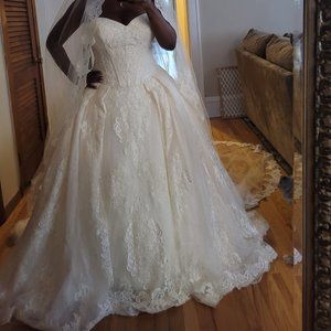 Beautiful Olen Cassini Ivory/Whisper Pink Strapless Ball Gown
